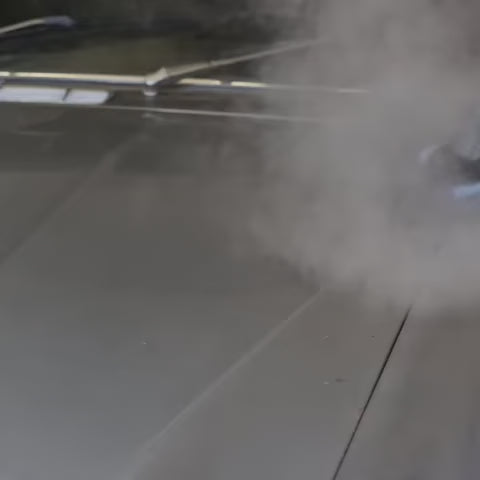 Mit dem Dampfhandschuh lässt sich einfach dein Auto reinigen